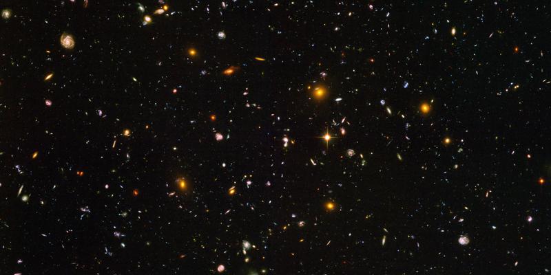 L'Hubble Ultra Deep Field mostra circa 10.000 galassie di varie età, dimensioni, forme e colori.