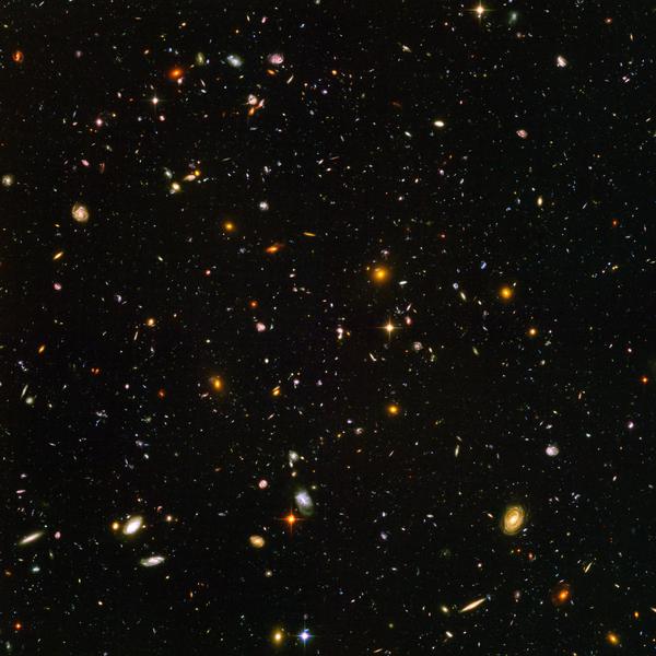 L'Hubble Ultra Deep Field mostra circa 10.000 galassie di varie età, dimensioni, forme e colori.