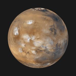 La planète Mars et sa surface rouge, ses volcans, vallées,  cratères, nuages de glace et une calotte polaire blanche.